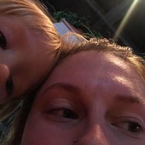 Meet your Posher, Alexis